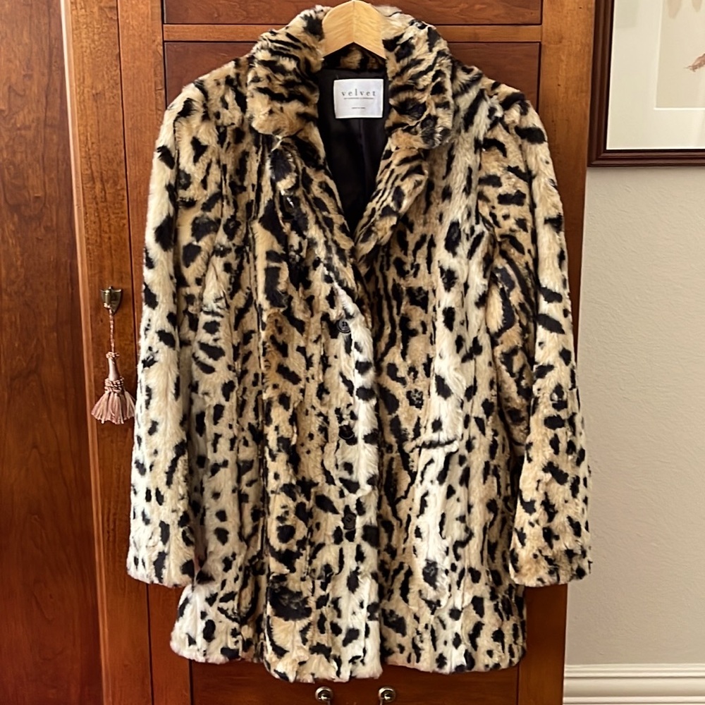 Faux fur leopard print coat – velvet by Graham and Spencer, size small.